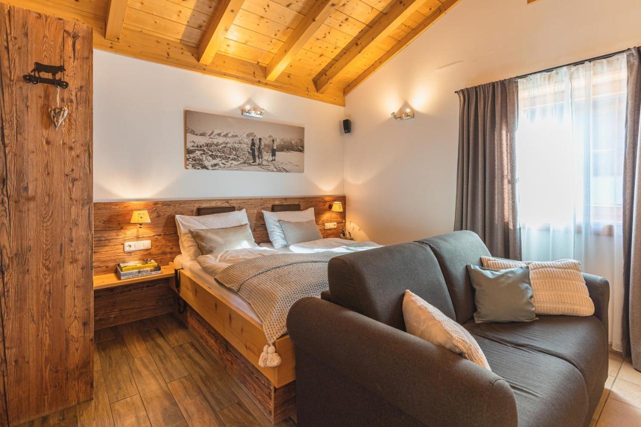 Dorfchalets & Apartments - Authentic Experience In Centre Of Kaprun Including Tauernspa And Summercard Bagian luar foto