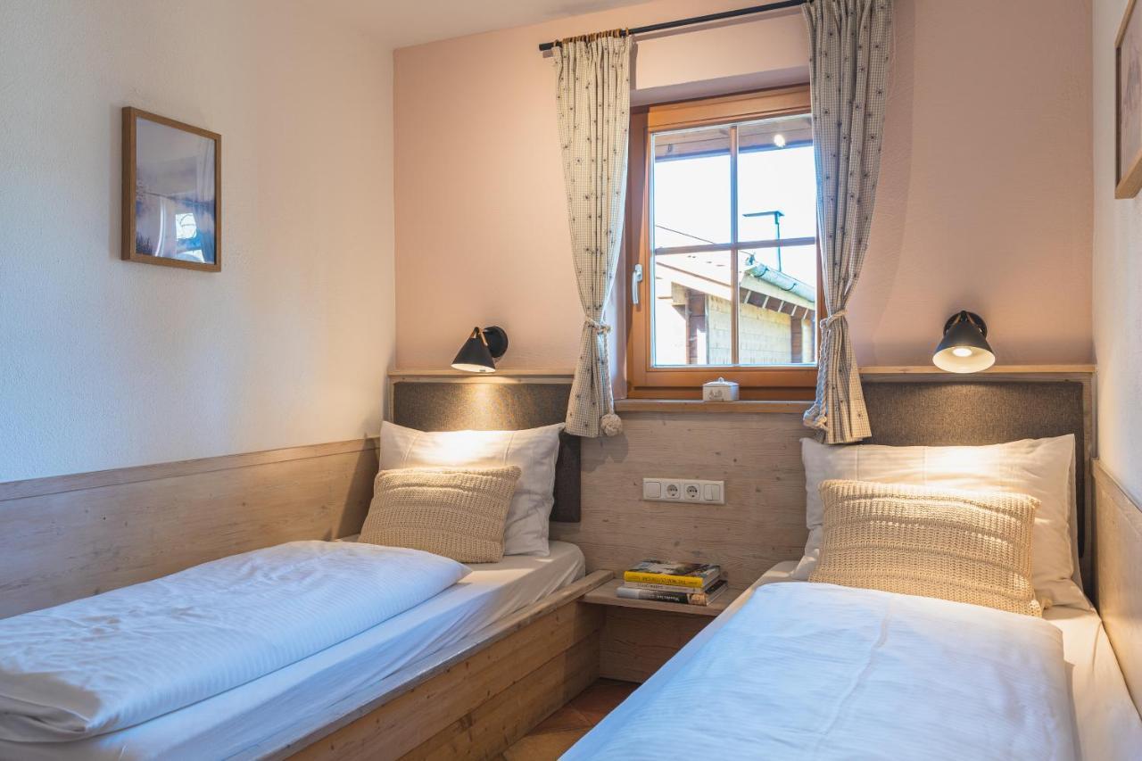 Dorfchalets & Apartments - Authentic Experience In Centre Of Kaprun Including Tauernspa And Summercard Bagian luar foto