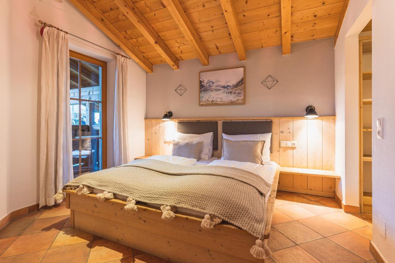 Dorfchalets & Apartments - Authentic Experience In Centre Of Kaprun Including Tauernspa And Summercard Bagian luar foto