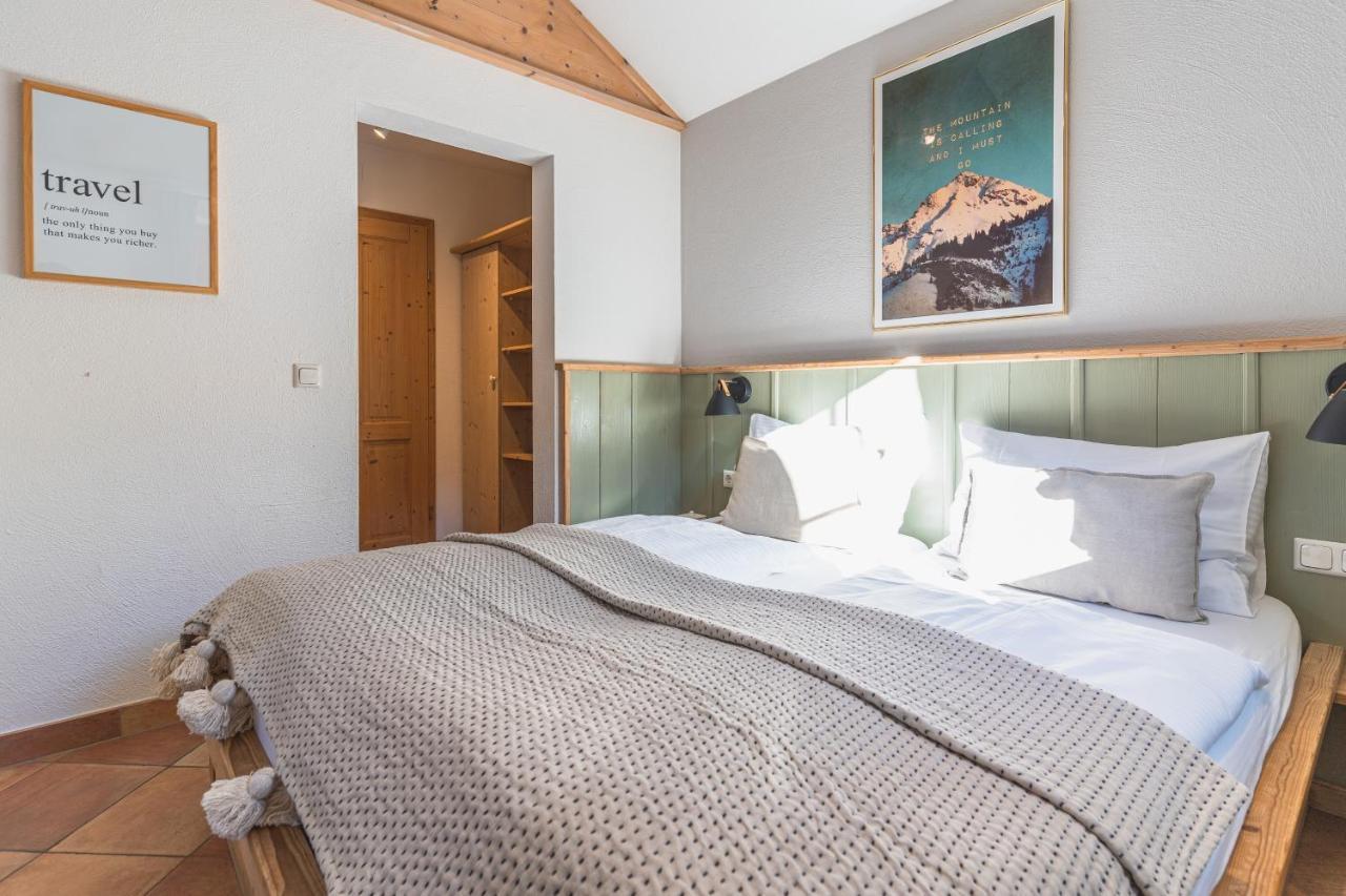 Dorfchalets & Apartments - Authentic Experience In Centre Of Kaprun Including Tauernspa And Summercard Bagian luar foto
