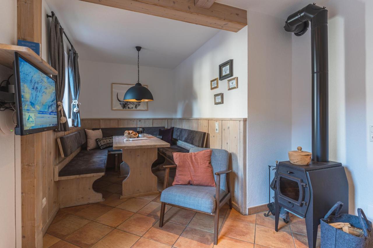 Dorfchalets & Apartments - Authentic Experience In Centre Of Kaprun Including Tauernspa And Summercard Bagian luar foto