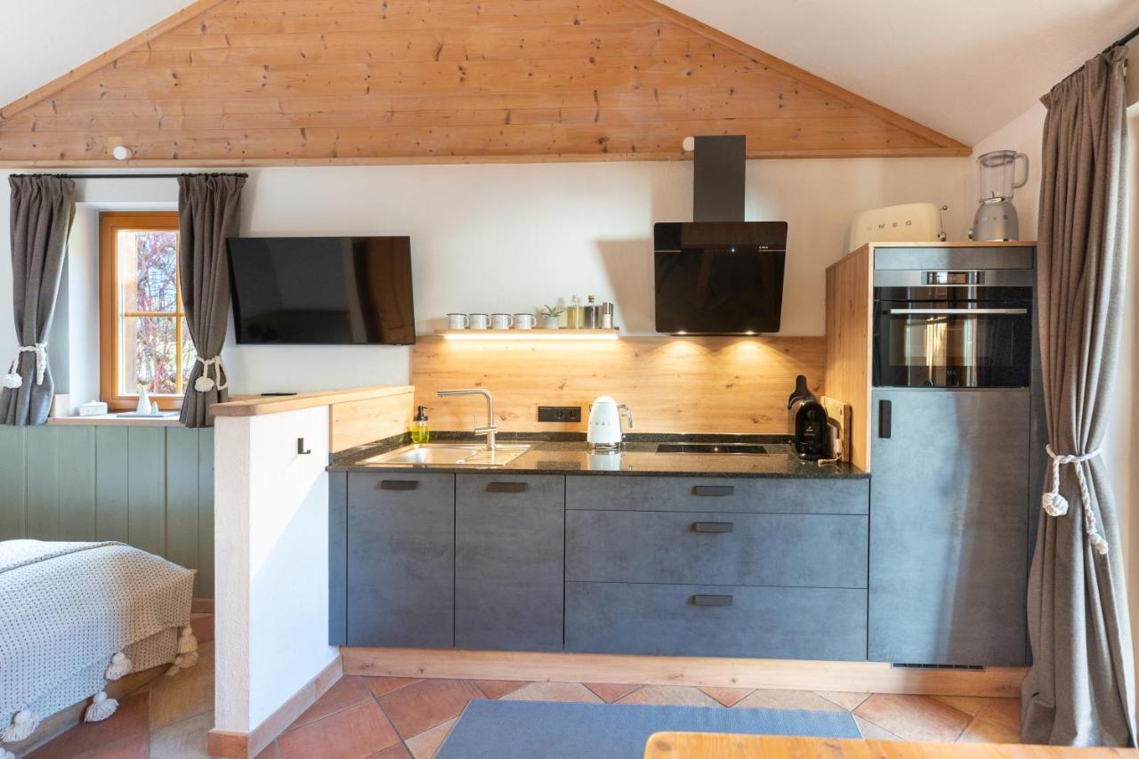 Dorfchalets & Apartments - Authentic Experience In Centre Of Kaprun Including Tauernspa And Summercard Bagian luar foto