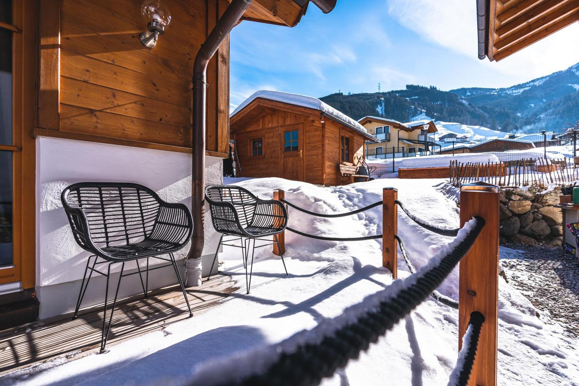 Dorfchalets & Apartments - Authentic Experience In Centre Of Kaprun Including Tauernspa And Summercard Bagian luar foto