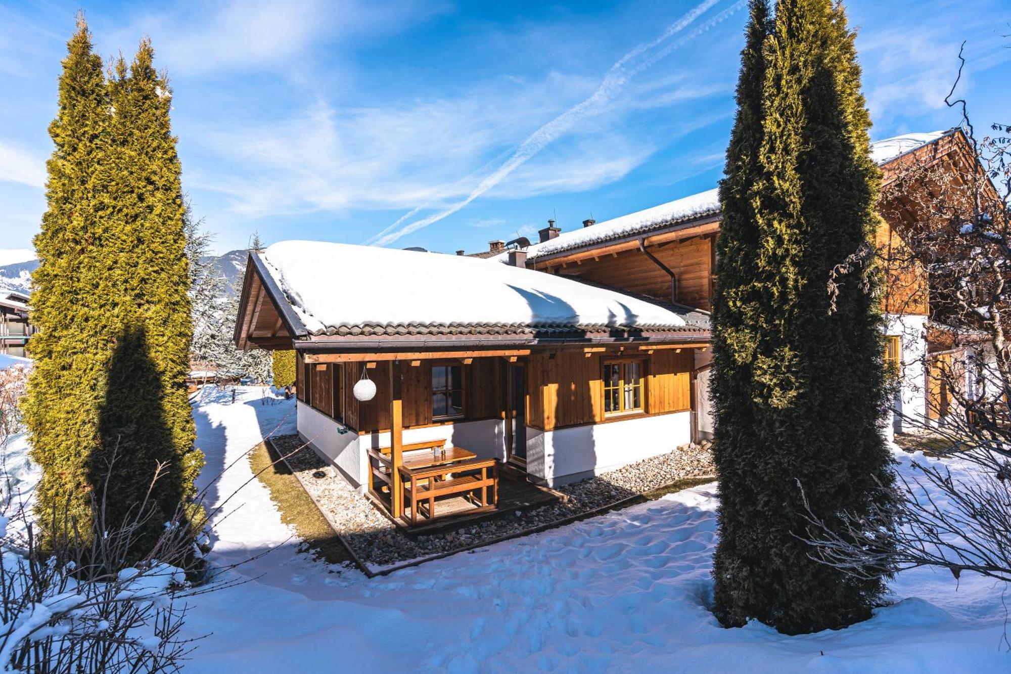 Dorfchalets & Apartments - Authentic Experience In Centre Of Kaprun Including Tauernspa And Summercard Bagian luar foto