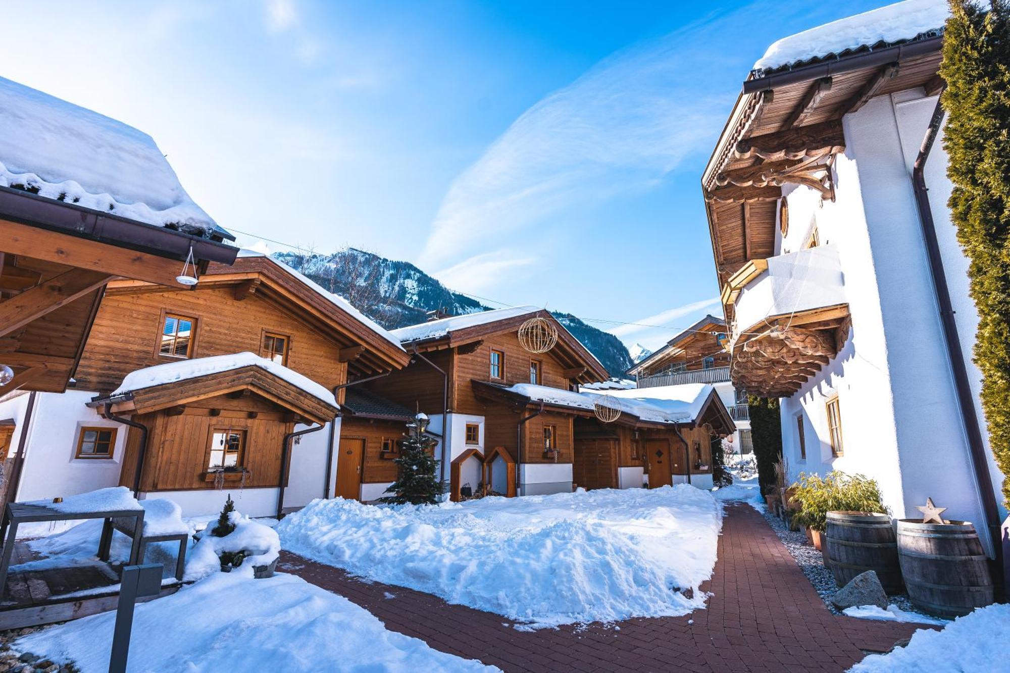 Dorfchalets & Apartments - Authentic Experience In Centre Of Kaprun Including Tauernspa And Summercard Bagian luar foto