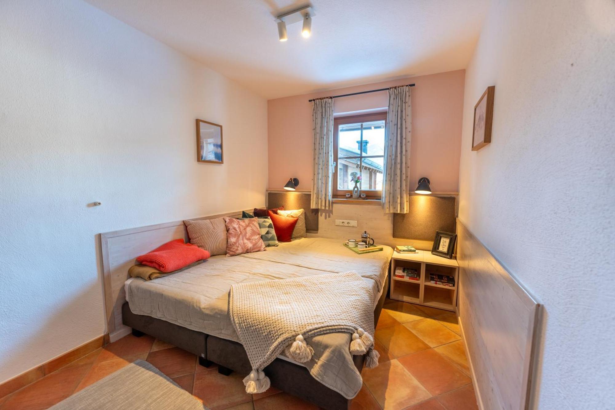 Dorfchalets & Apartments - Authentic Experience In Centre Of Kaprun Including Tauernspa And Summercard Bagian luar foto